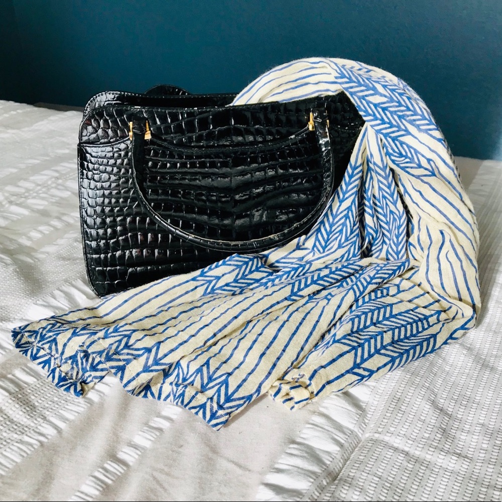 Beautiful Blue & White Geometric TAG Scarf